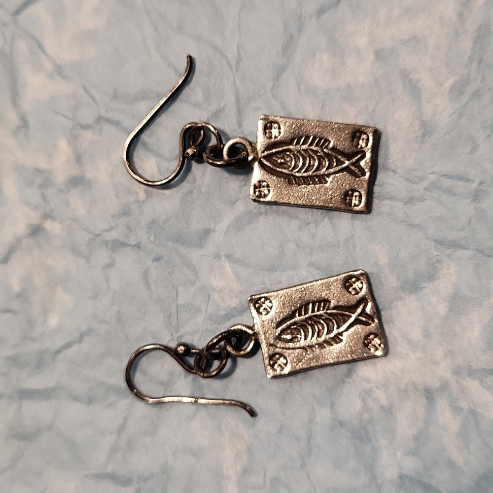 EUC Silver tone fish stamped earrings